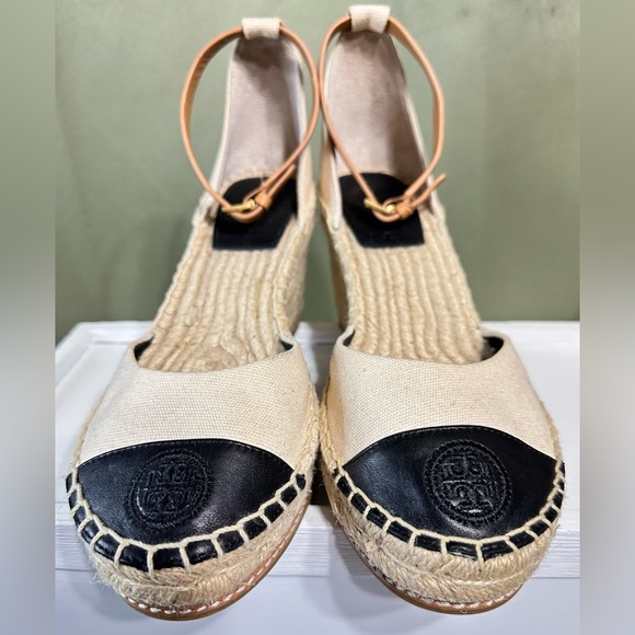 TORY BURCH Wedge Espadrille Sandal Cream & Black Size 8. - Picture 3 of 14
